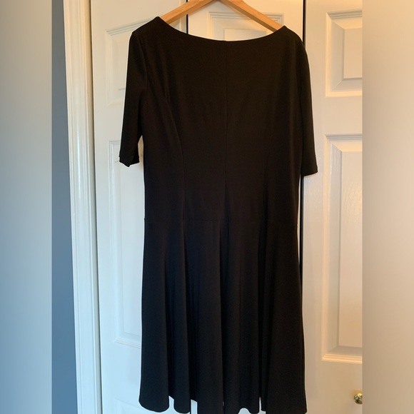 Black dress with scoop neck - Picture 4 of 4